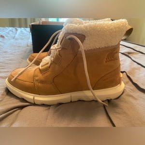 Sorel boots, canoe, new, waterproof size 9.